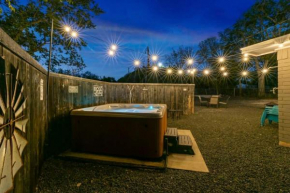 3 Bedroom Hot Tub Firepit Game room